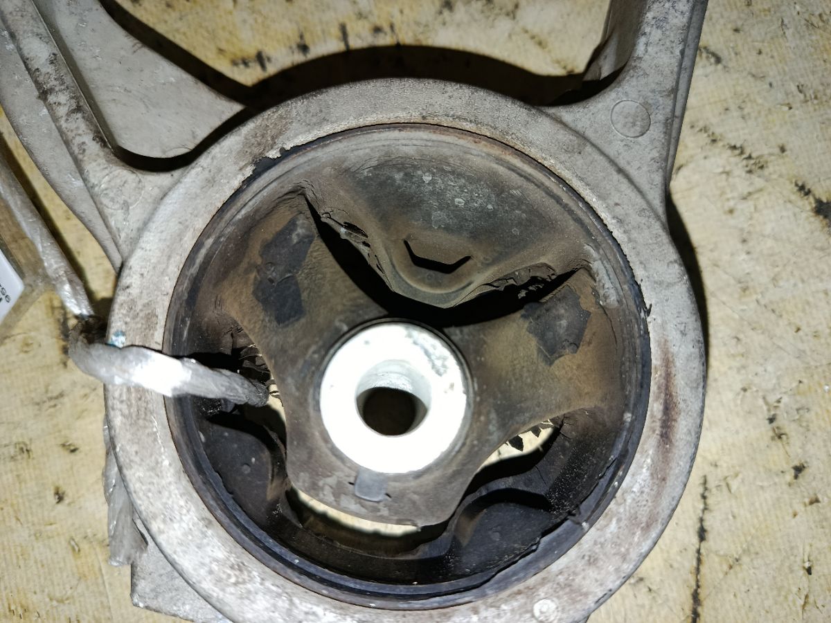 Подушка двигателя на Honda Elysion RR1 K24A Фото 2