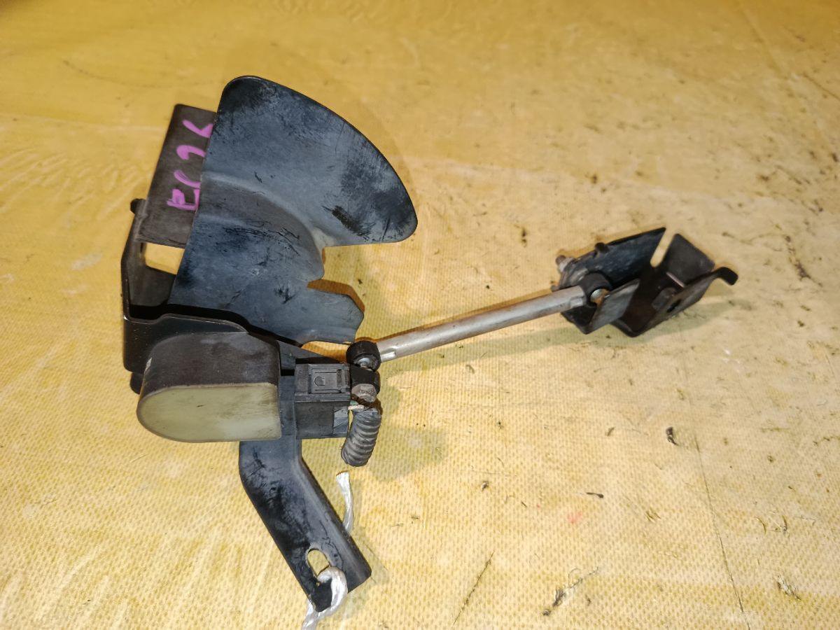 Датчик регулировки наклона фар 53812-CY00A на Nissan Serena FC26 Фото 4