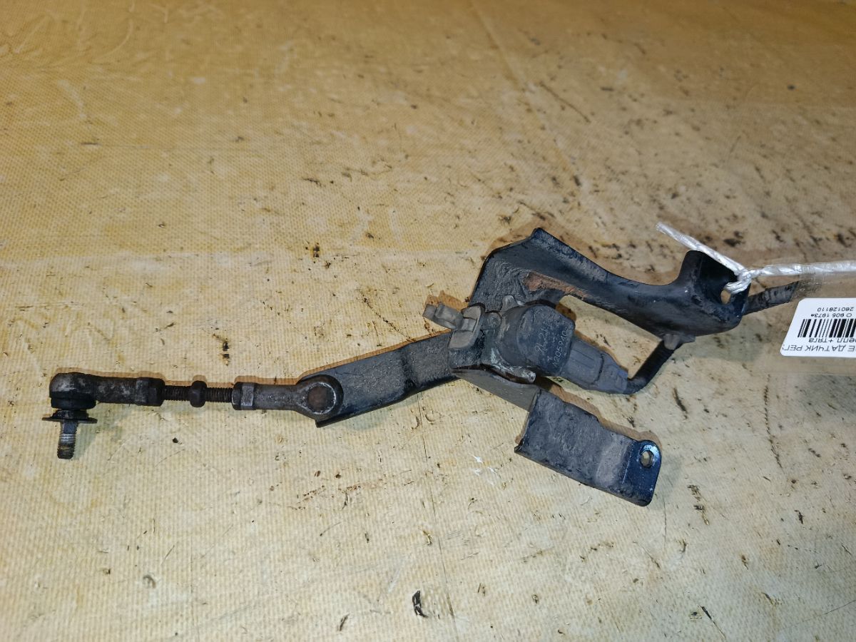 Датчик регулировки наклона фар на Honda Stream RN6 Фото 1