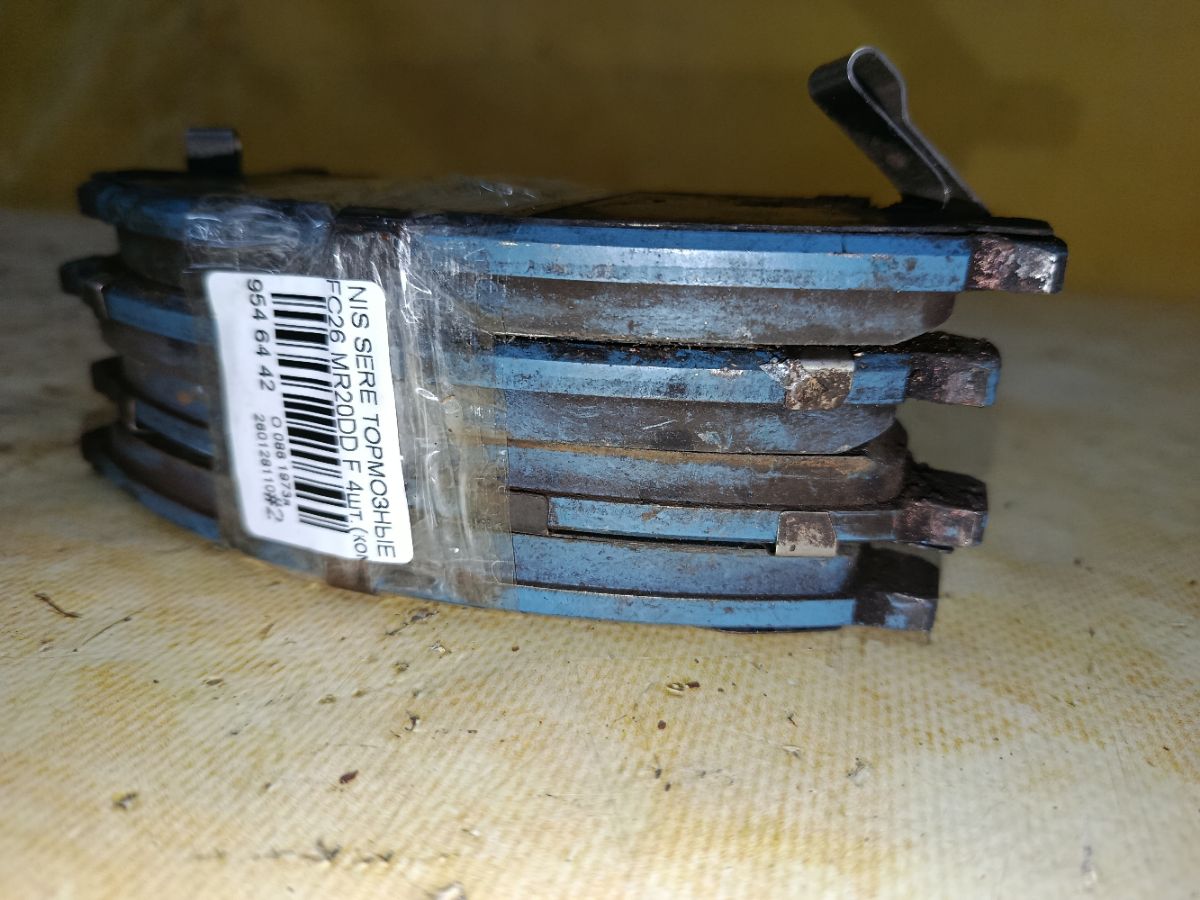 Тормозные колодки на Nissan Serena FC26 MR20DD Фото 2