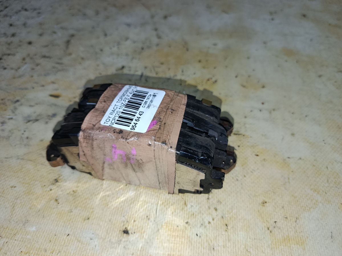 Тормозные колодки на Toyota Ractis NCP120 1NZ-FE Фото 1