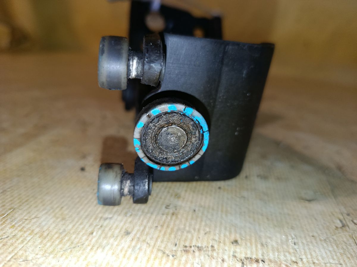 Ролик двери на Honda Elysion RR1 Фото 2