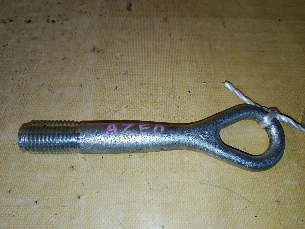 Крюк буксировочный 51112-1KA0A, 51112-AC700, 51112-AC70A на Nissan Leaf AZE0 Фото 1