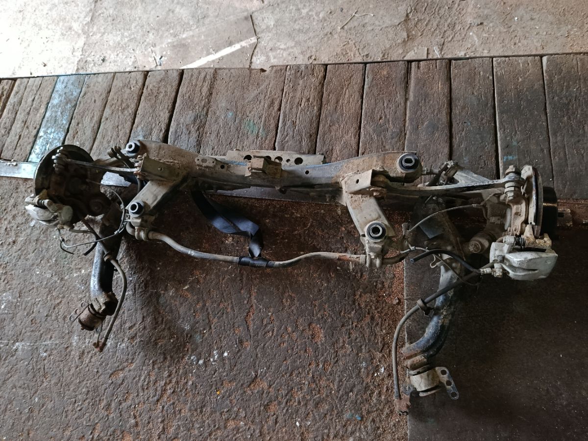 Балка подвески на Toyota Avensis Wagon AZT250W 1AZ-FSE Фото 1