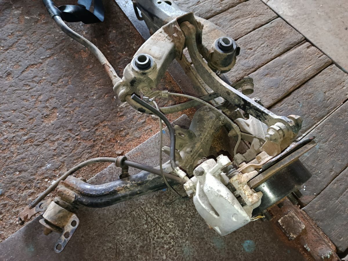 Балка подвески на Toyota Avensis Wagon AZT250W 1AZ-FSE Фото 9