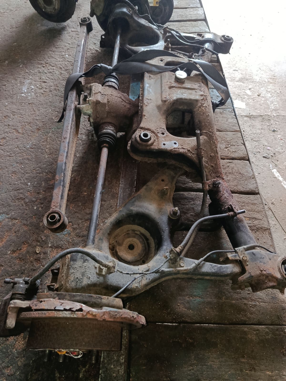 Балка подвески на Mitsubishi Grandis NA4W 4G69 Фото 2