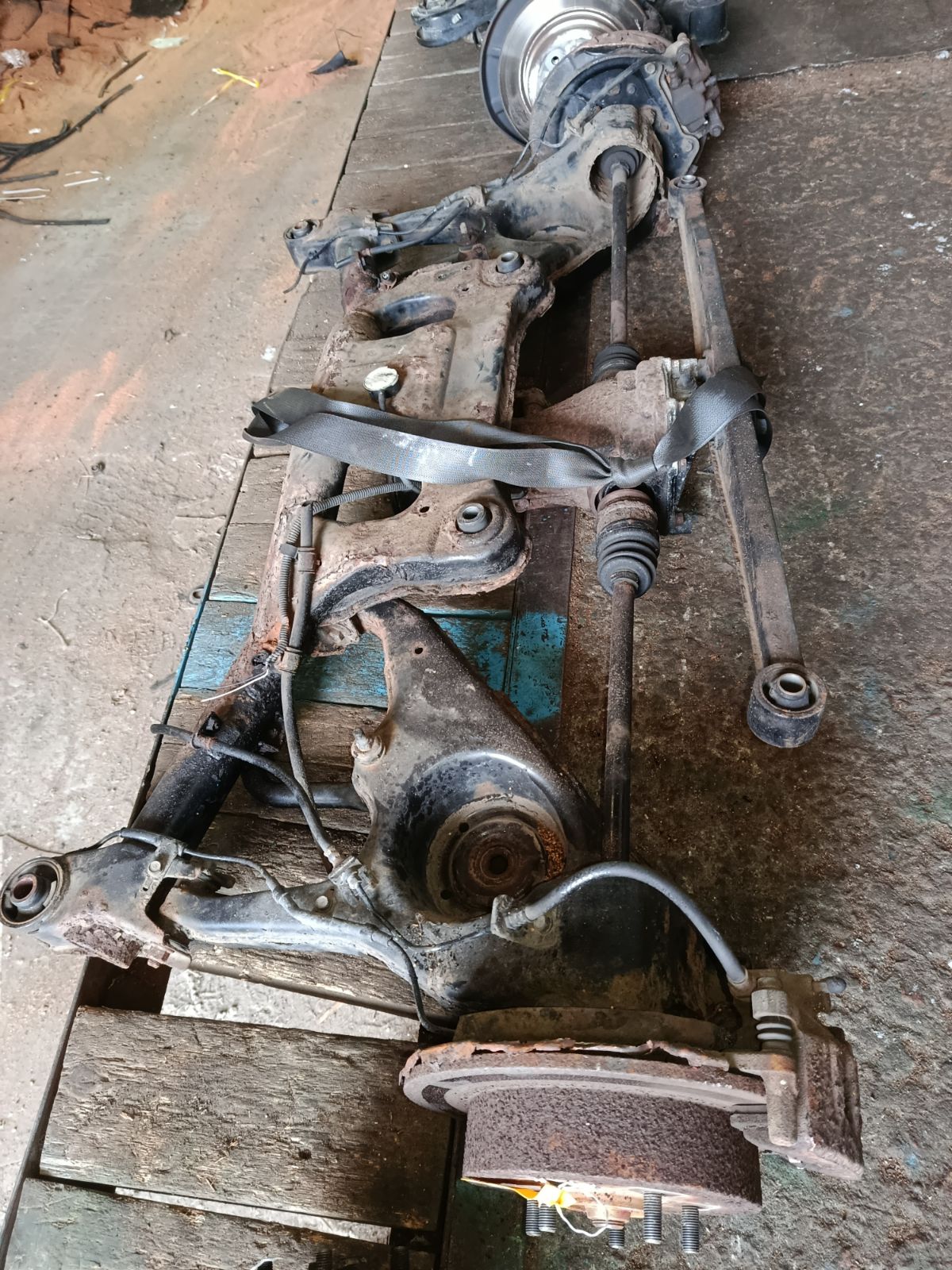 Балка подвески на Mitsubishi Grandis NA4W 4G69 Фото 3