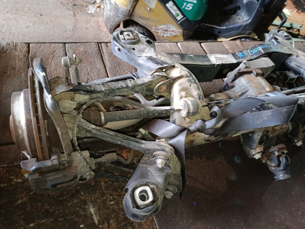 Балка подвески на Bmw 3-Series E91-VW72 N46 Фото 6