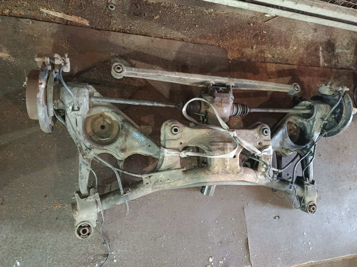 Балка подвески на Mitsubishi Grandis NA4W 4G69 Фото 1