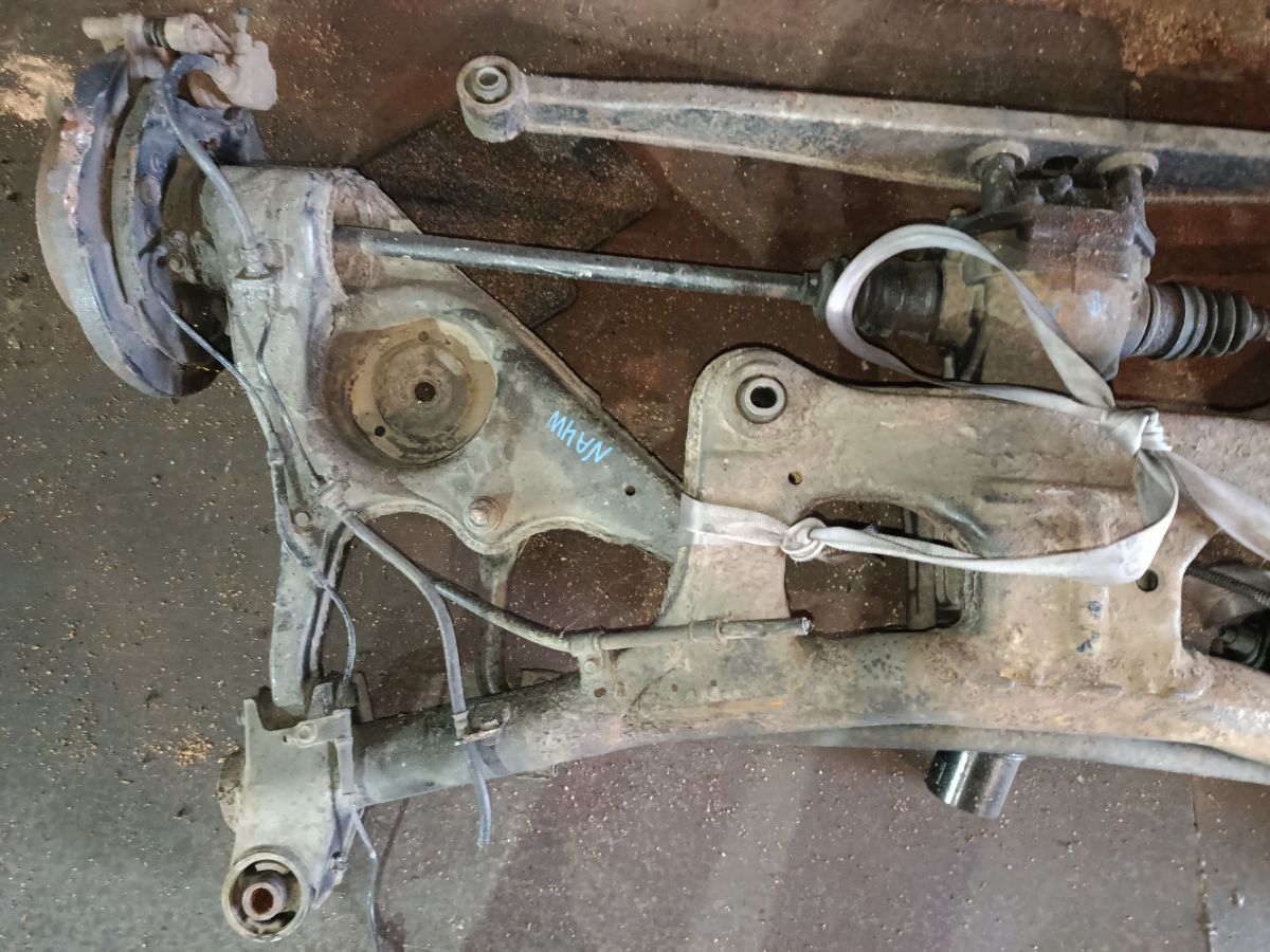 Балка подвески на Mitsubishi Grandis NA4W 4G69 Фото 5