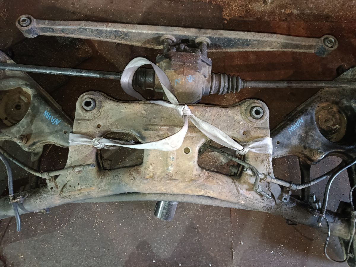 Балка подвески на Mitsubishi Grandis NA4W 4G69 Фото 6