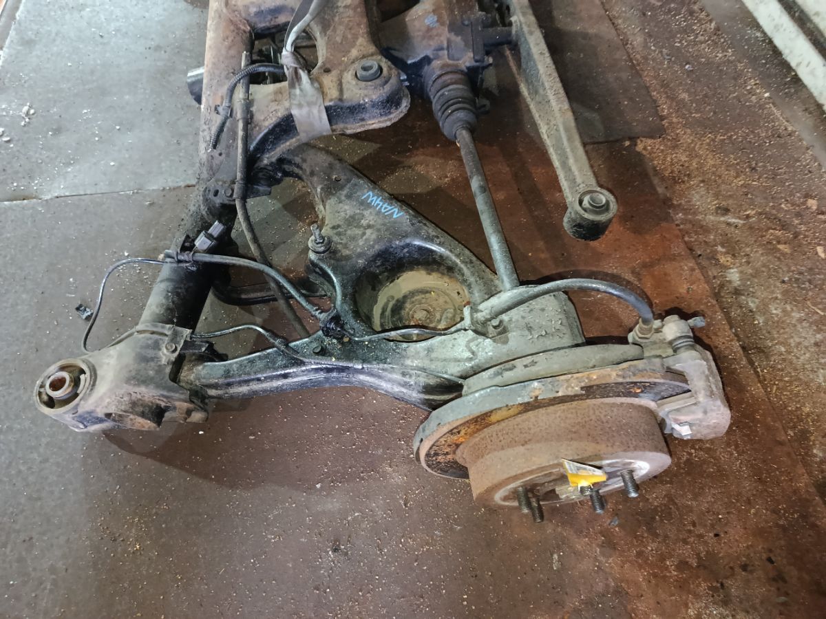 Балка подвески на Mitsubishi Grandis NA4W 4G69 Фото 8