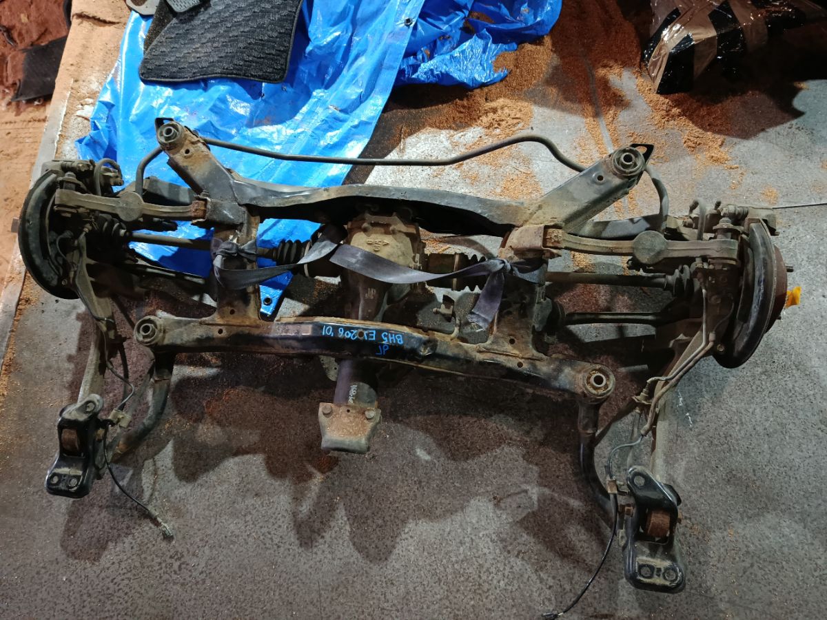 Балка подвески на Subaru Legacy Wagon BH5 EJ206 Фото 1