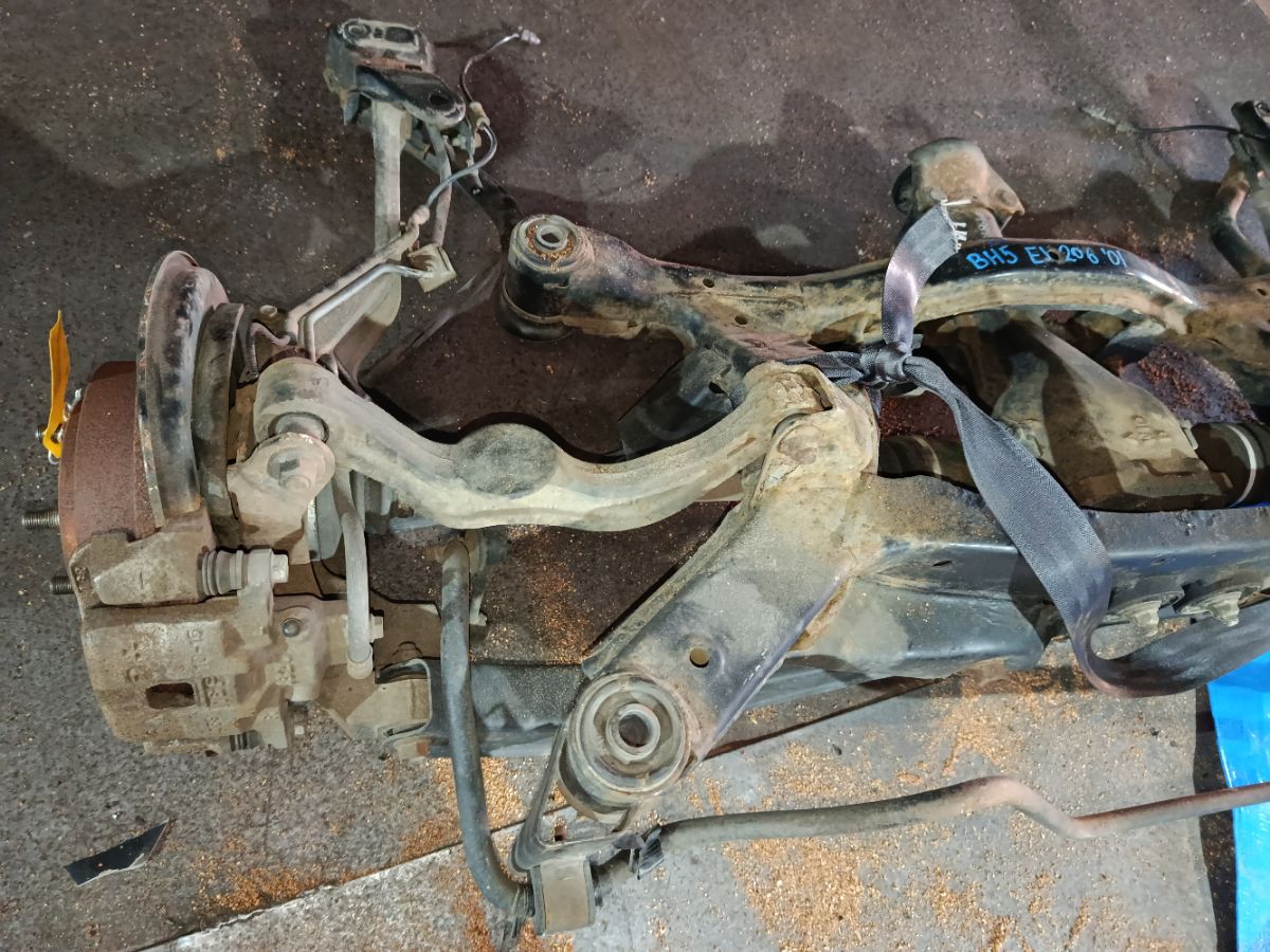 Балка подвески на Subaru Legacy Wagon BH5 EJ206 Фото 9