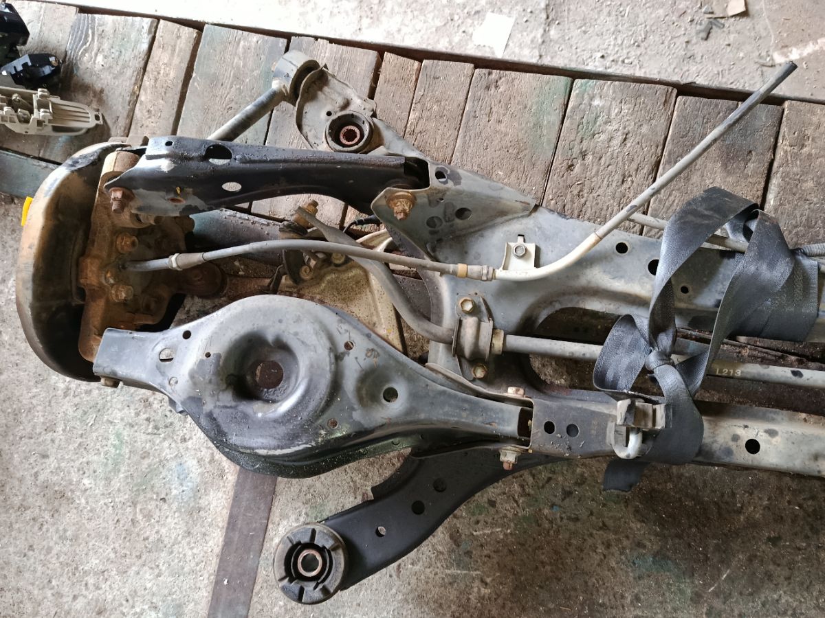 Балка подвески на Nissan Elgrand TE52 QR25DE Фото 5