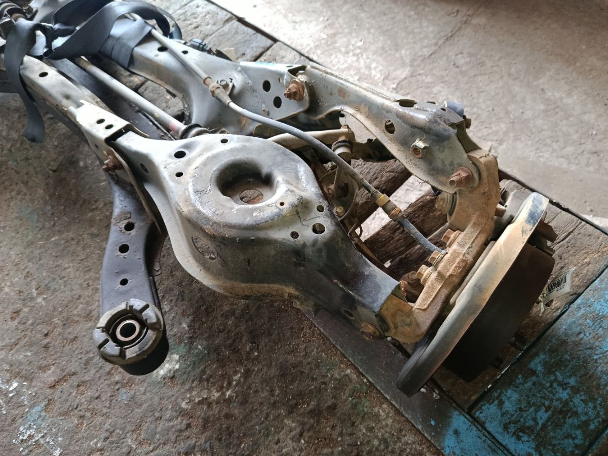 Балка подвески на Nissan Elgrand TE52 QR25DE Фото 7