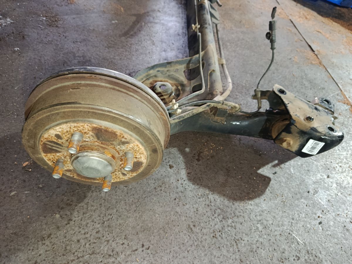 Балка подвески на Nissan March AK12 CR12DE Фото 2