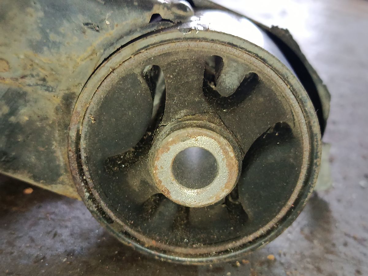 Балка подвески на Toyota Passo NGC30 1NR-FE Фото 4