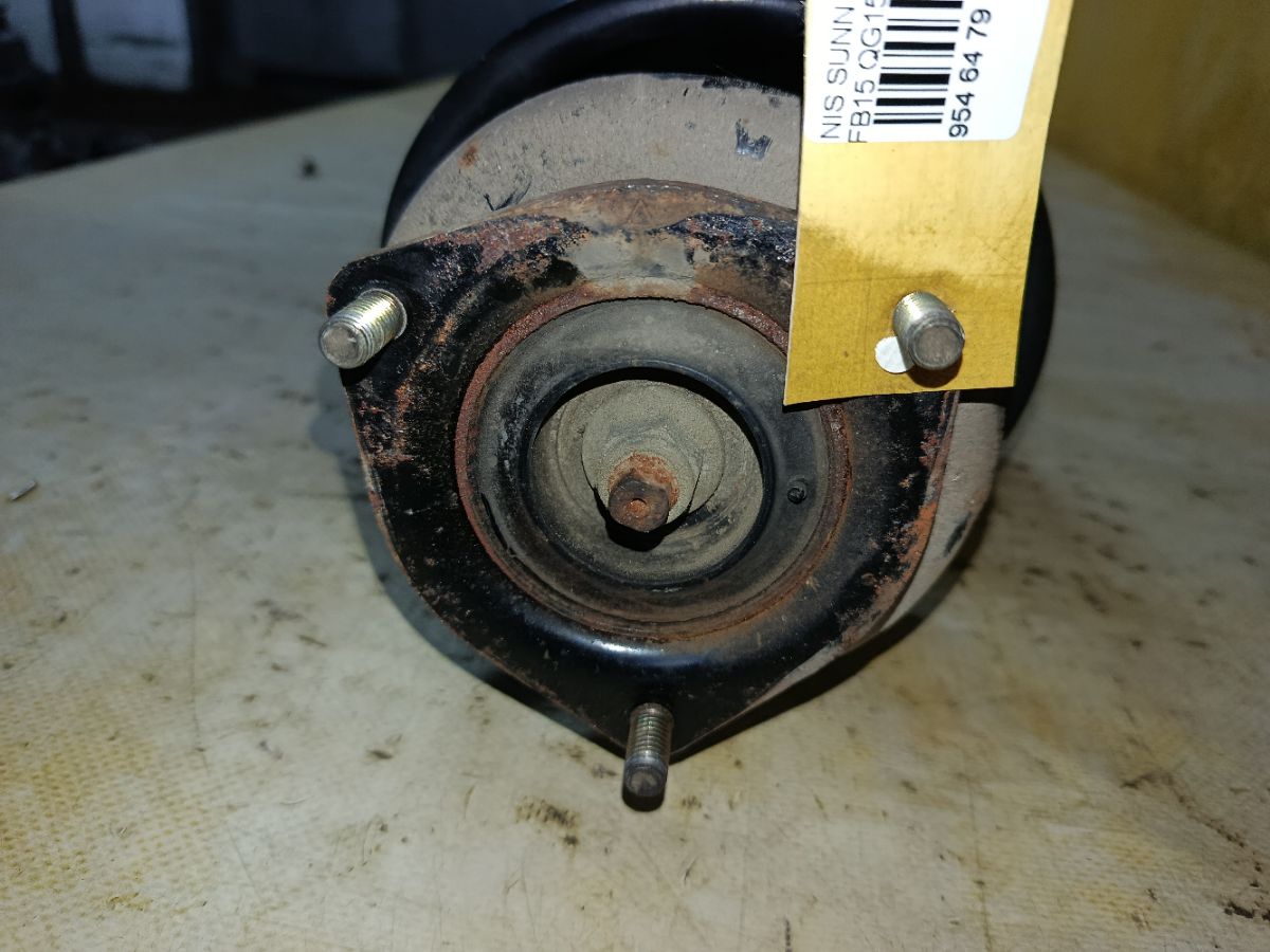 Стойка амортизатора на Nissan Sunny FB15 QG15DE Фото 2