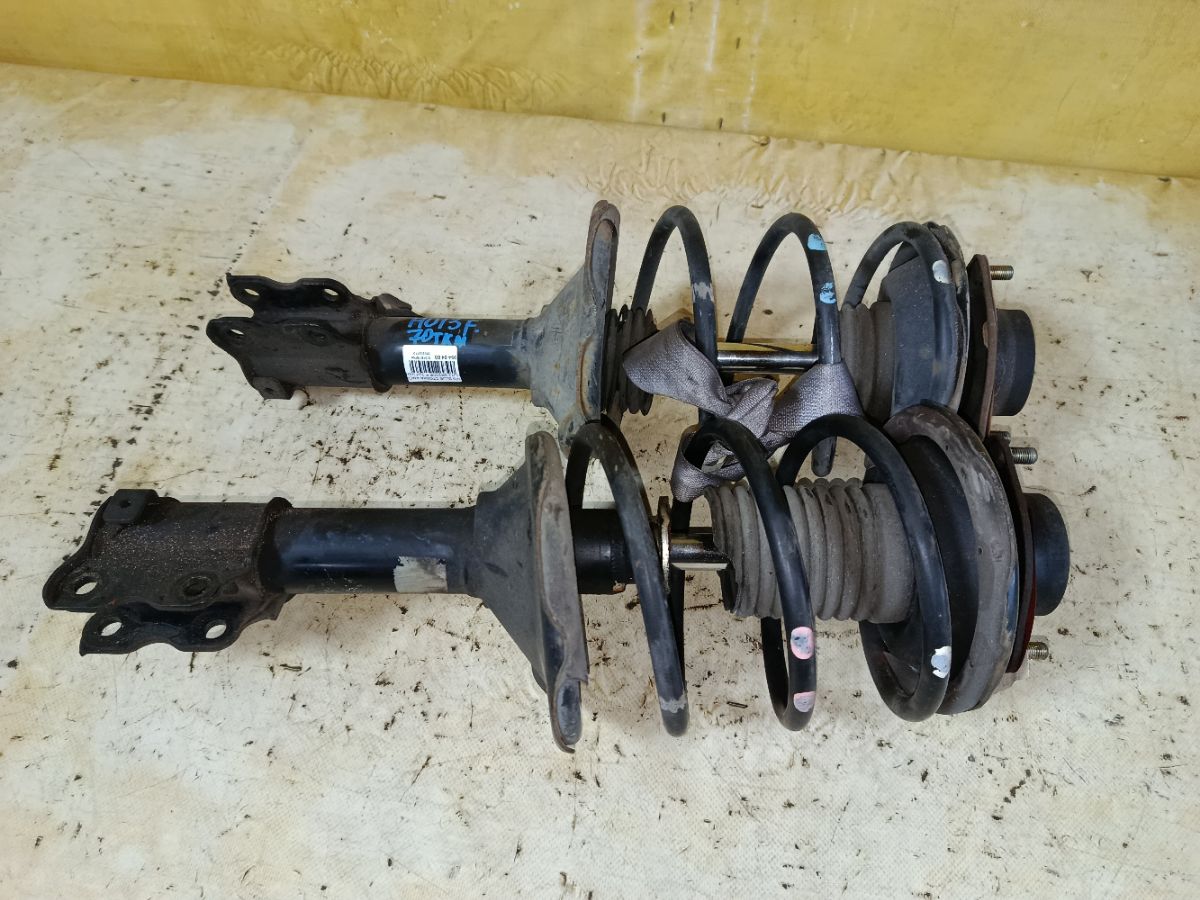 Стойка амортизатора на Nissan Bluebird HU13 SR20DE Фото 1