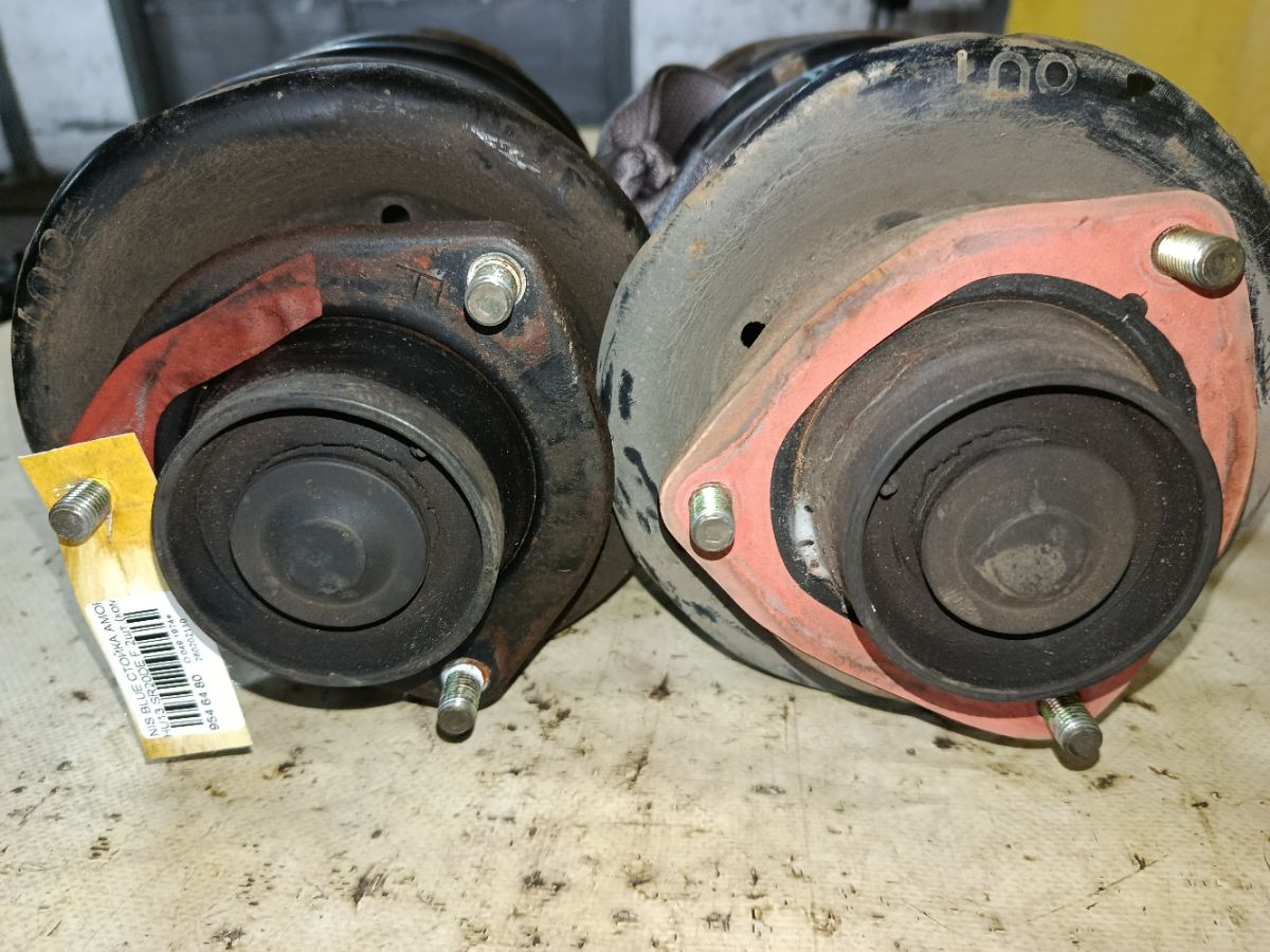 Стойка амортизатора на Nissan Bluebird HU13 SR20DE Фото 2