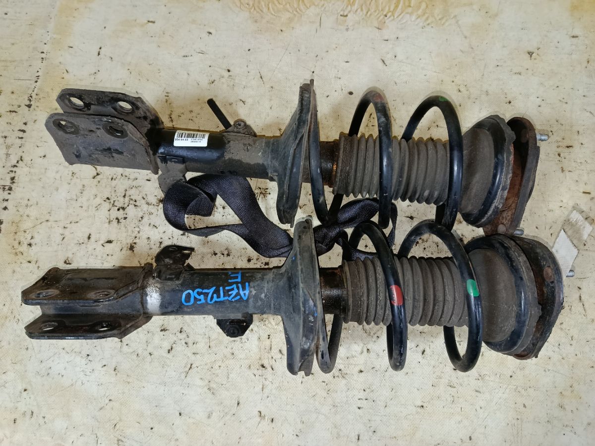 Стойка амортизатора на Toyota Avensis AZT250 1AZ-FSE Фото 1