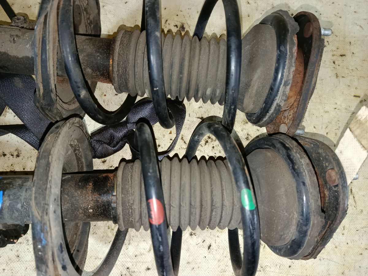 Стойка амортизатора на Toyota Avensis AZT250 1AZ-FSE Фото 3