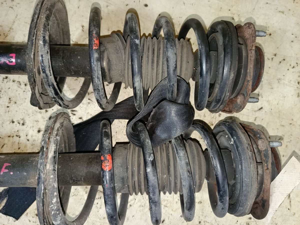 Стойка амортизатора на Toyota Raum EXZ15 5E-FE Фото 3