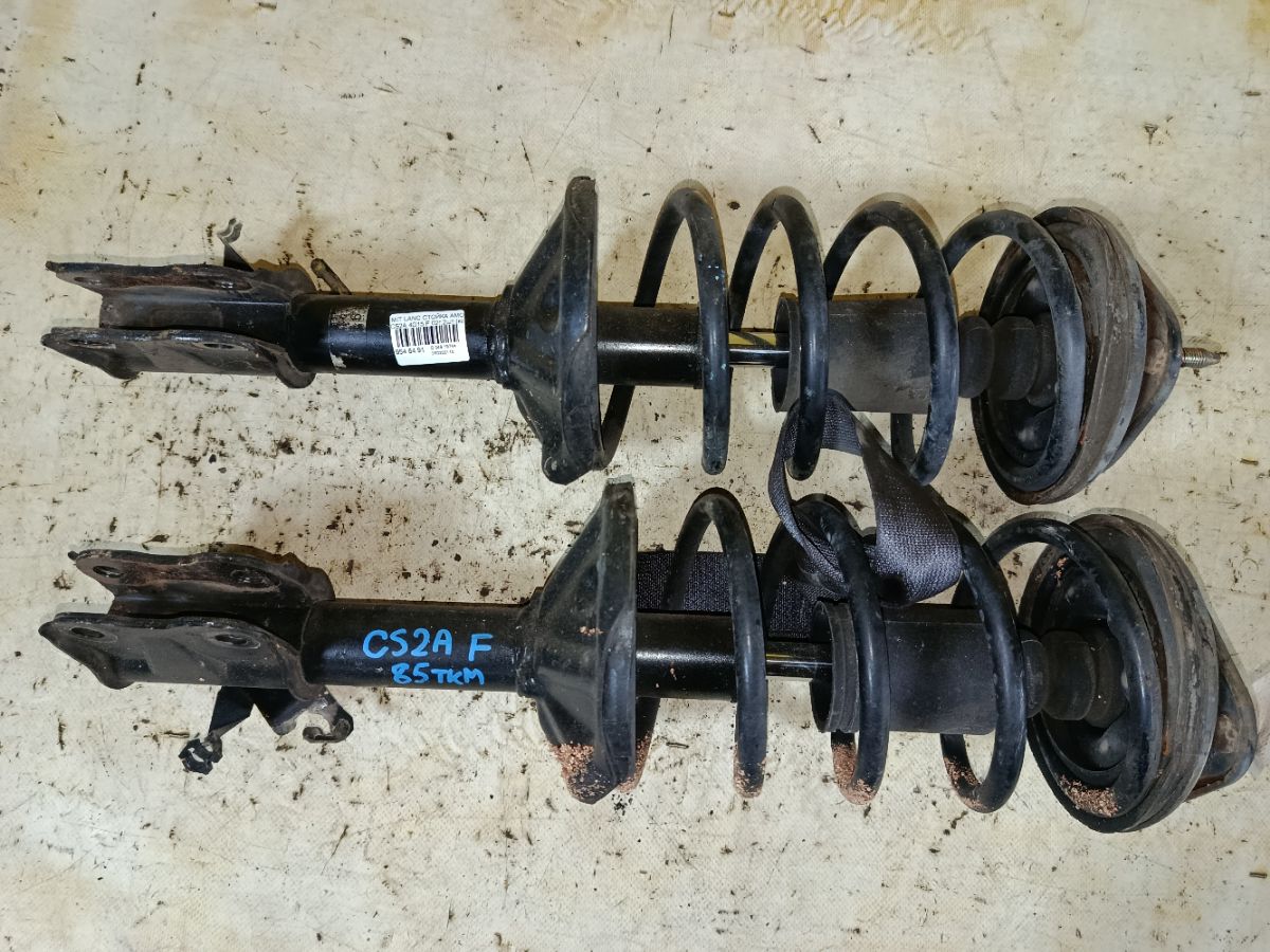 Стойка амортизатора на Mitsubishi Lancer Cedia CS2A 4G15 Фото 1