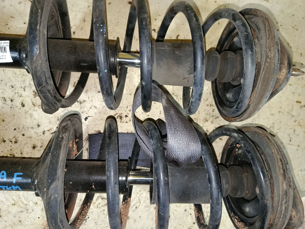 Стойка амортизатора на Mitsubishi Lancer Cedia CS2A 4G15 Фото 3