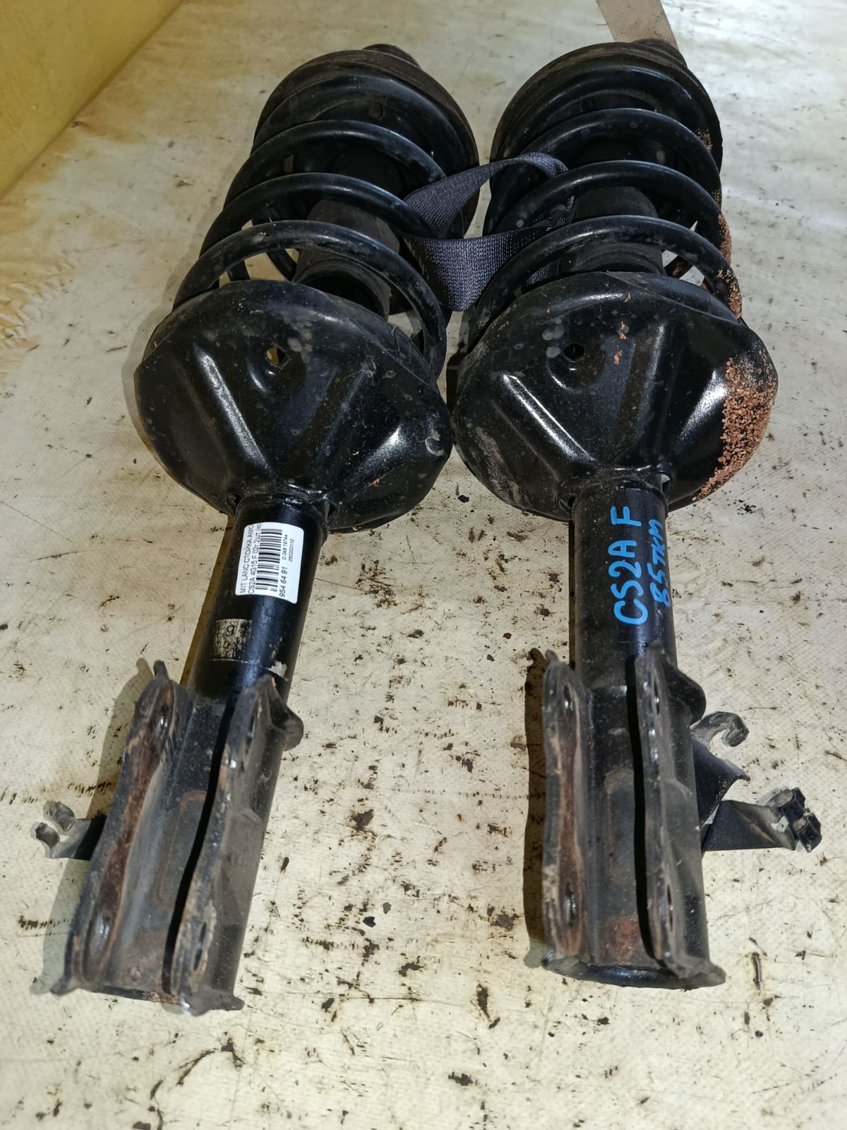 Стойка амортизатора на Mitsubishi Lancer Cedia CS2A 4G15 Фото 4