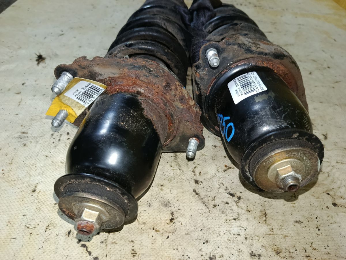 Стойка амортизатора на Toyota Avensis Wagon AZT250W 1AZ-FSE Фото 2