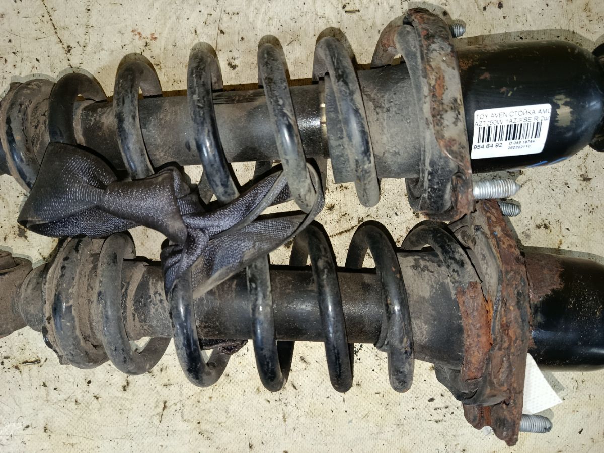 Стойка амортизатора на Toyota Avensis Wagon AZT250W 1AZ-FSE Фото 3