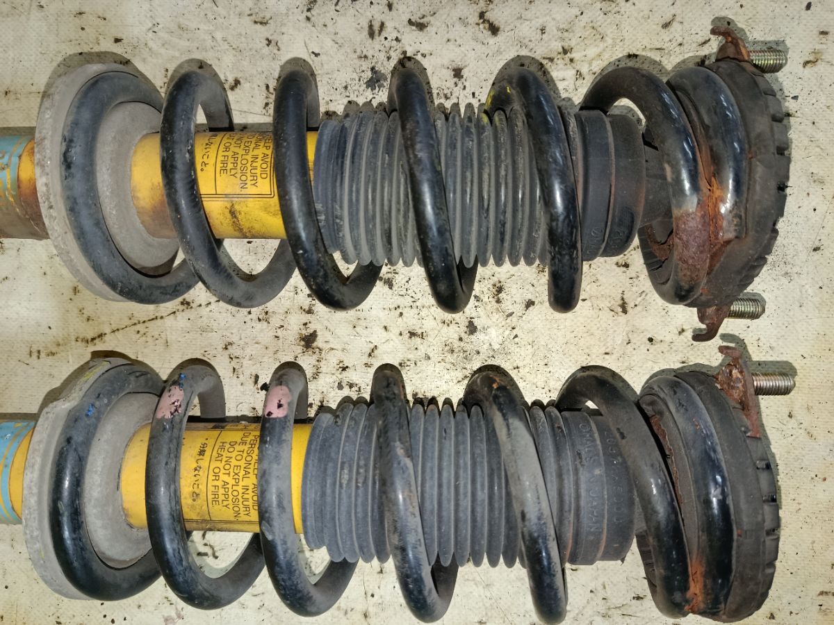 Стойка амортизатора на Subaru Legacy Wagon BP5 EJ20X Фото 9