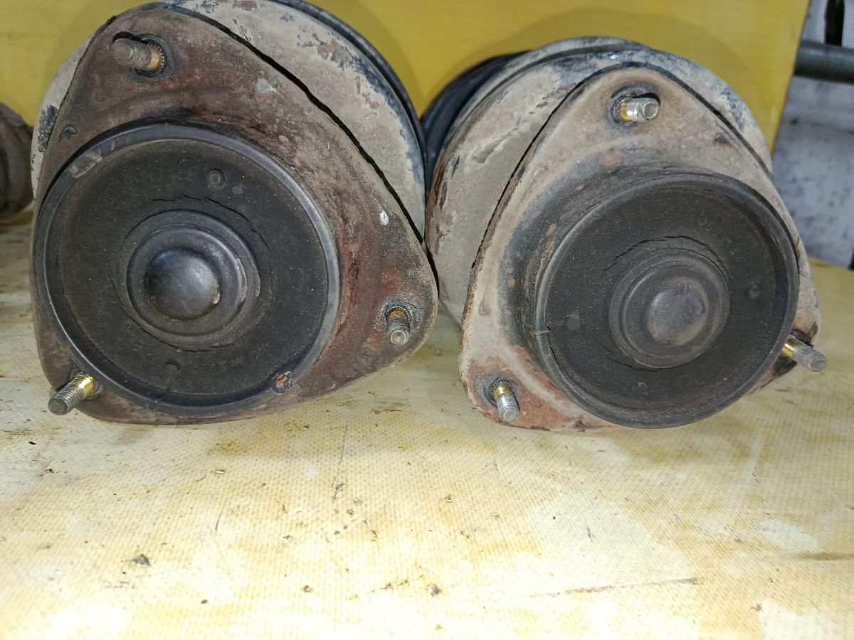 Стойка амортизатора на Subaru Legacy Wagon BH5 EJ204 Фото 3