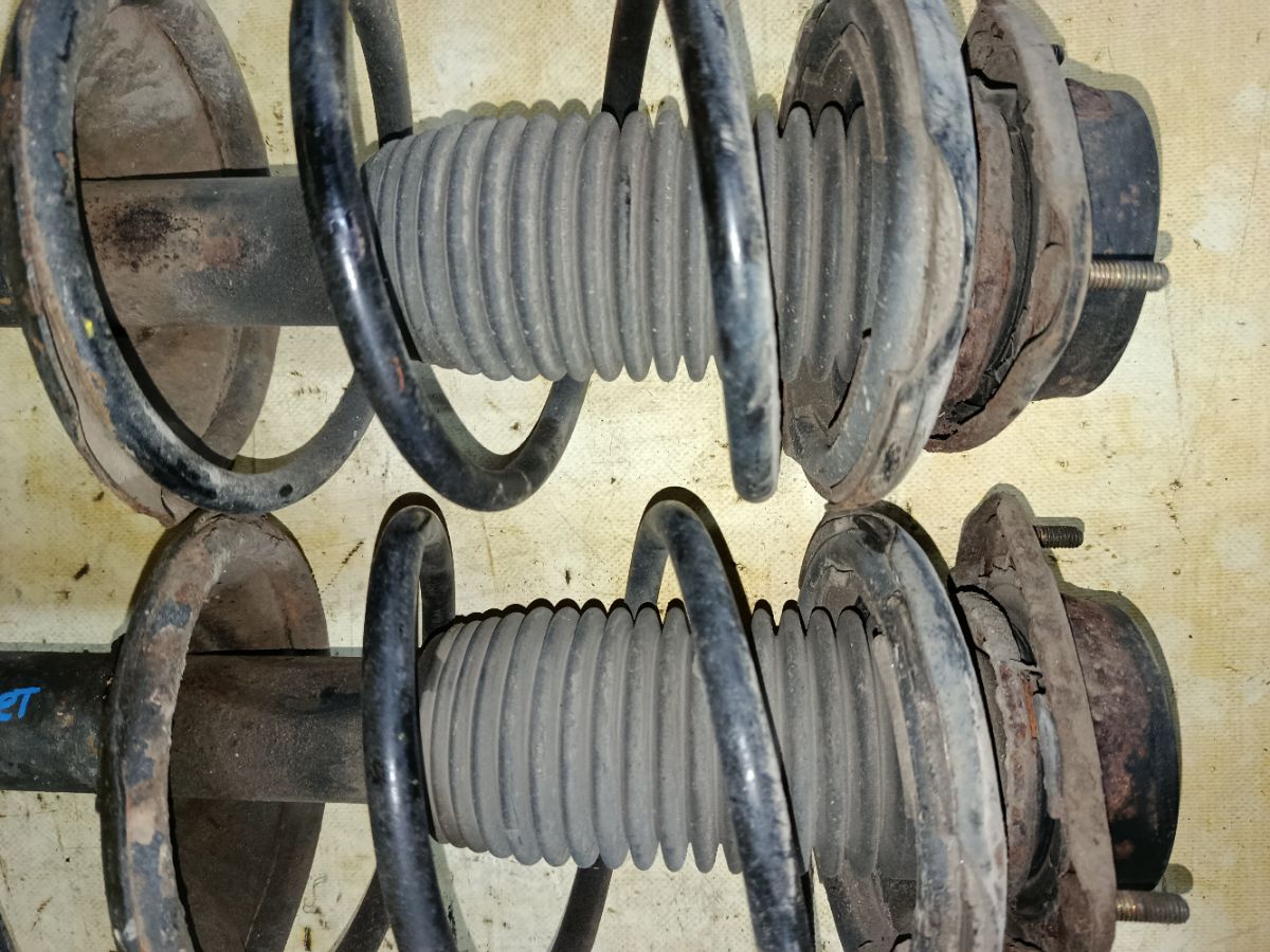 Стойка амортизатора на Subaru Legacy Wagon BH5 EJ204 Фото 4