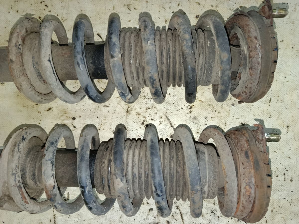 Стойка амортизатора на Subaru Legacy Wagon BH5 EJ204 Фото 8