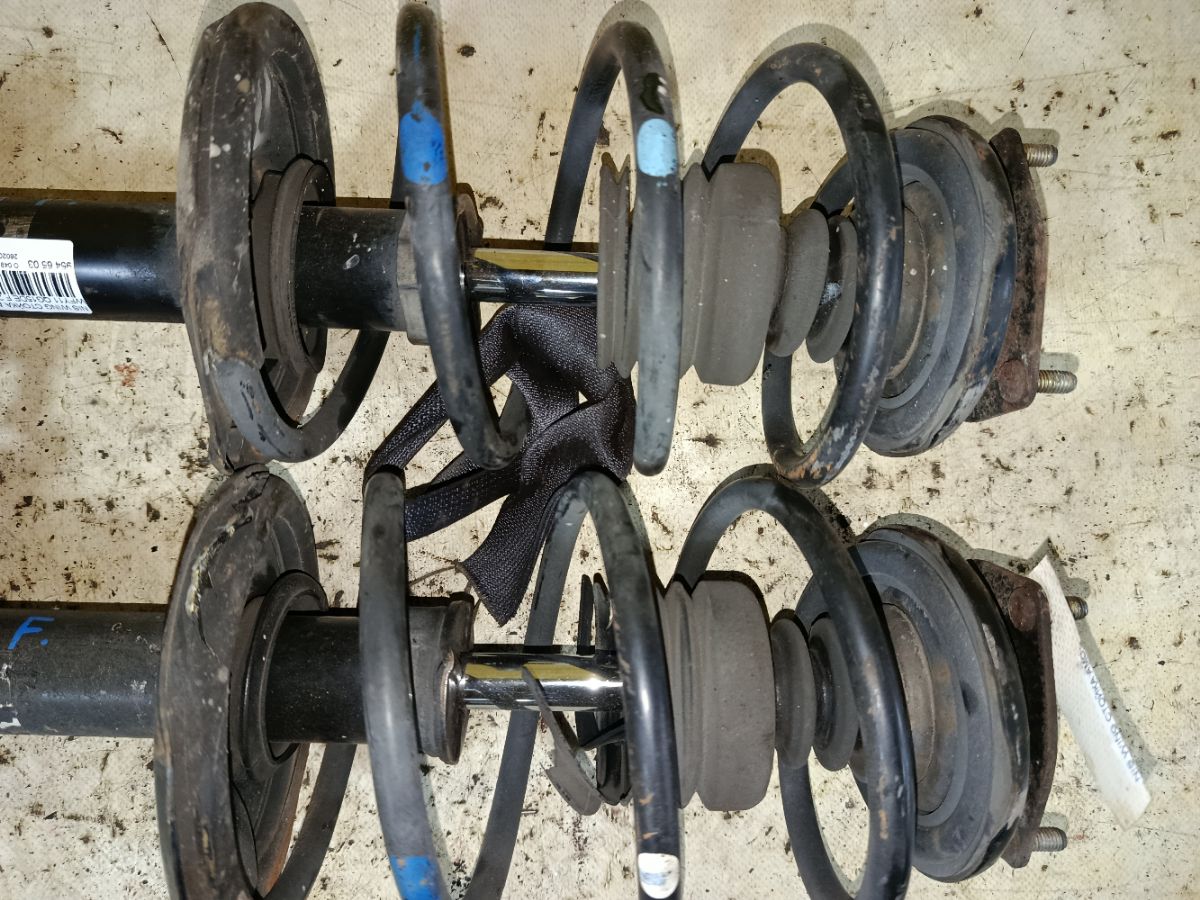 Стойка амортизатора на Nissan Wingroad WFY11 QG15DE Фото 3