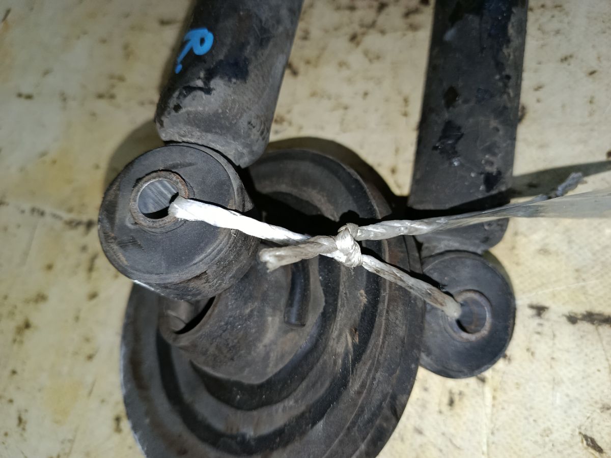 Амортизатор на Toyota Succeed NCP55V Фото 4