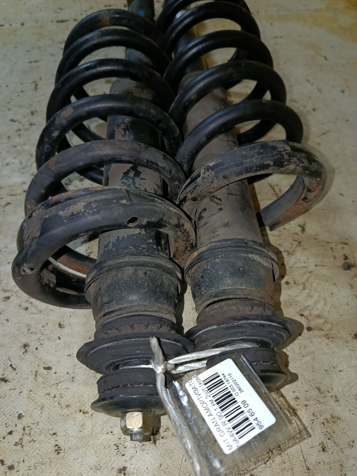 Амортизатор на Mitsubishi Grandis NA4W Фото 2