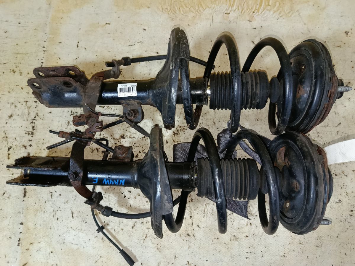 Стойка амортизатора на Mitsubishi Grandis NA4W 4G69 Фото 1