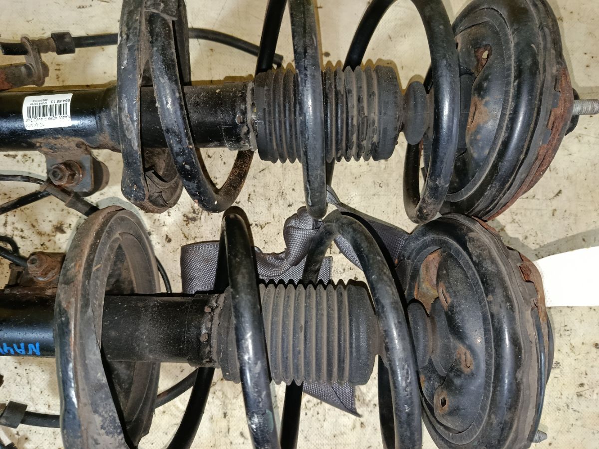 Стойка амортизатора на Mitsubishi Grandis NA4W 4G69 Фото 3