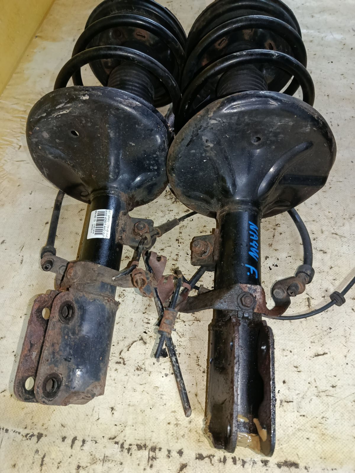 Стойка амортизатора на Mitsubishi Grandis NA4W 4G69 Фото 4