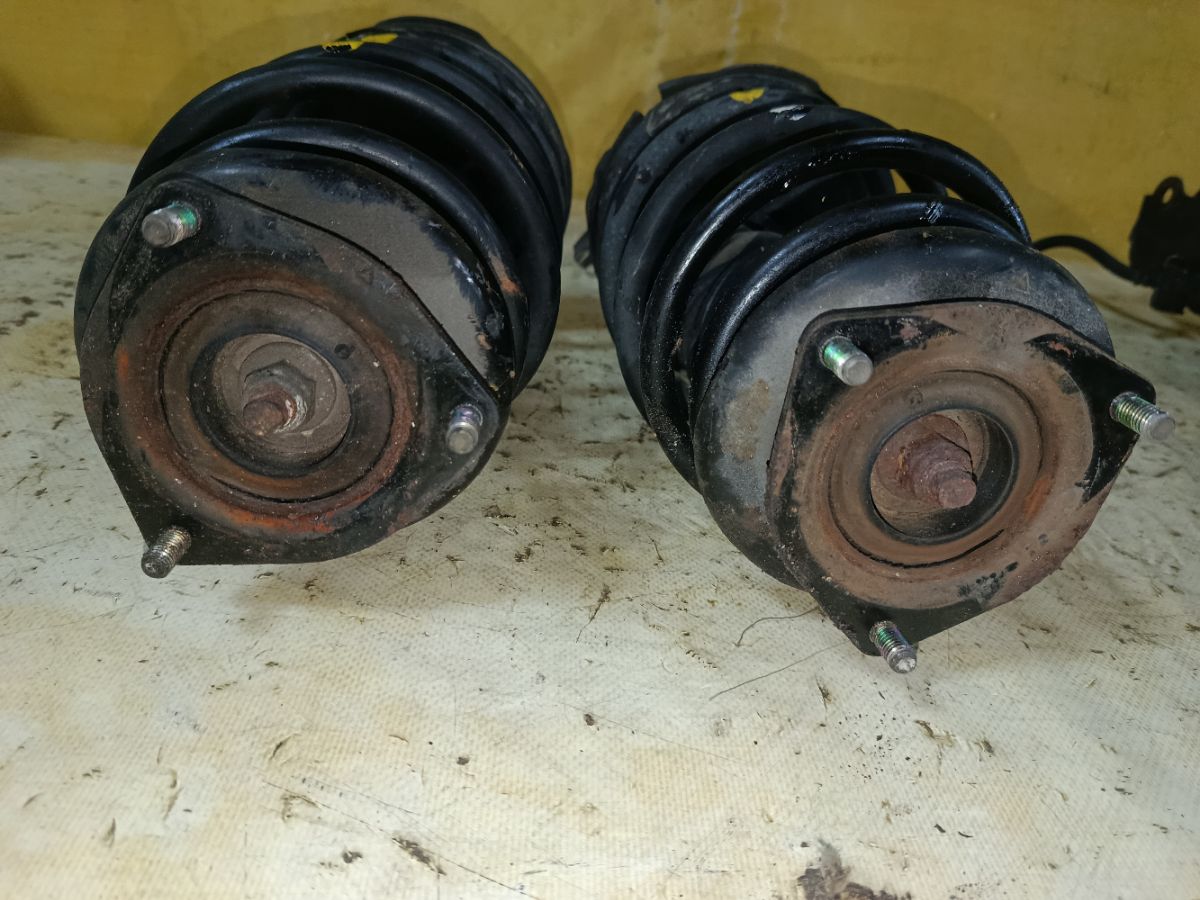 Стойка амортизатора на Nissan Sunny FNB15 QG15DE Фото 3