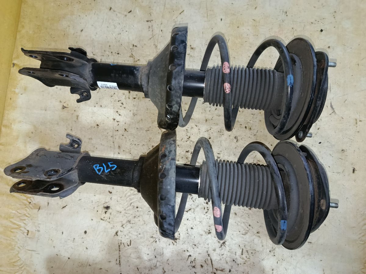 Стойка амортизатора на Subaru Legacy BL5 EJ20 Фото 2