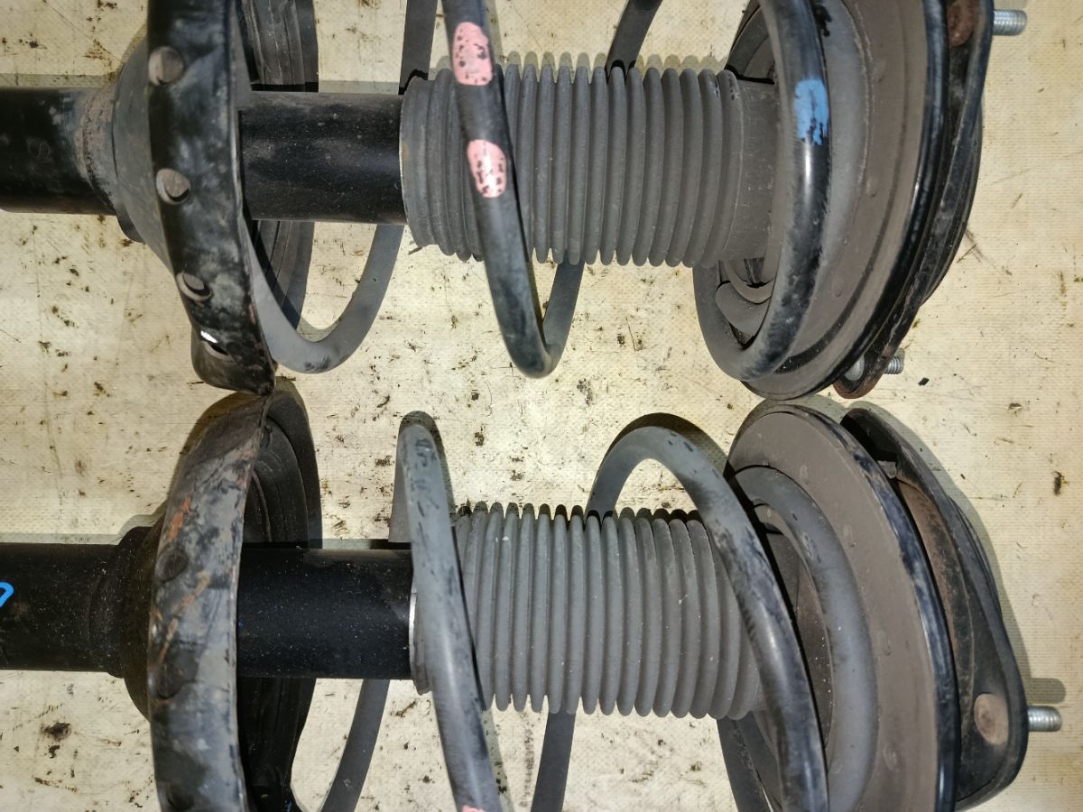 Стойка амортизатора на Subaru Legacy BL5 EJ20 Фото 4