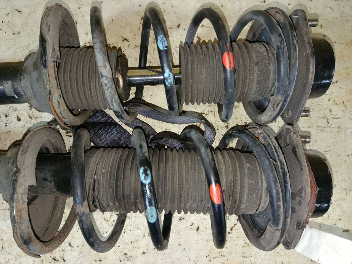 Стойка амортизатора на Nissan Bluebird HU13 SR20DE Фото 3