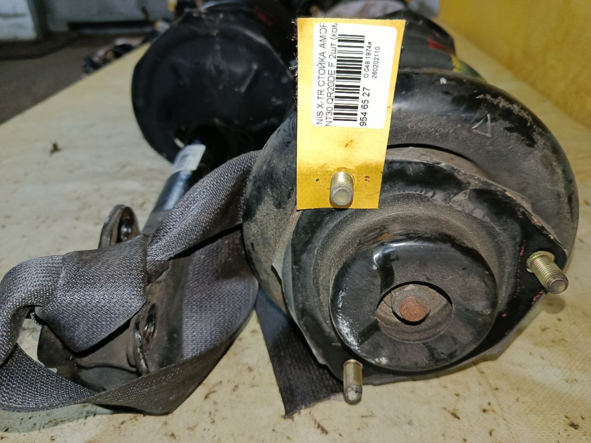 Стойка амортизатора на Nissan X-Trail NT30 QR20DE Фото 2