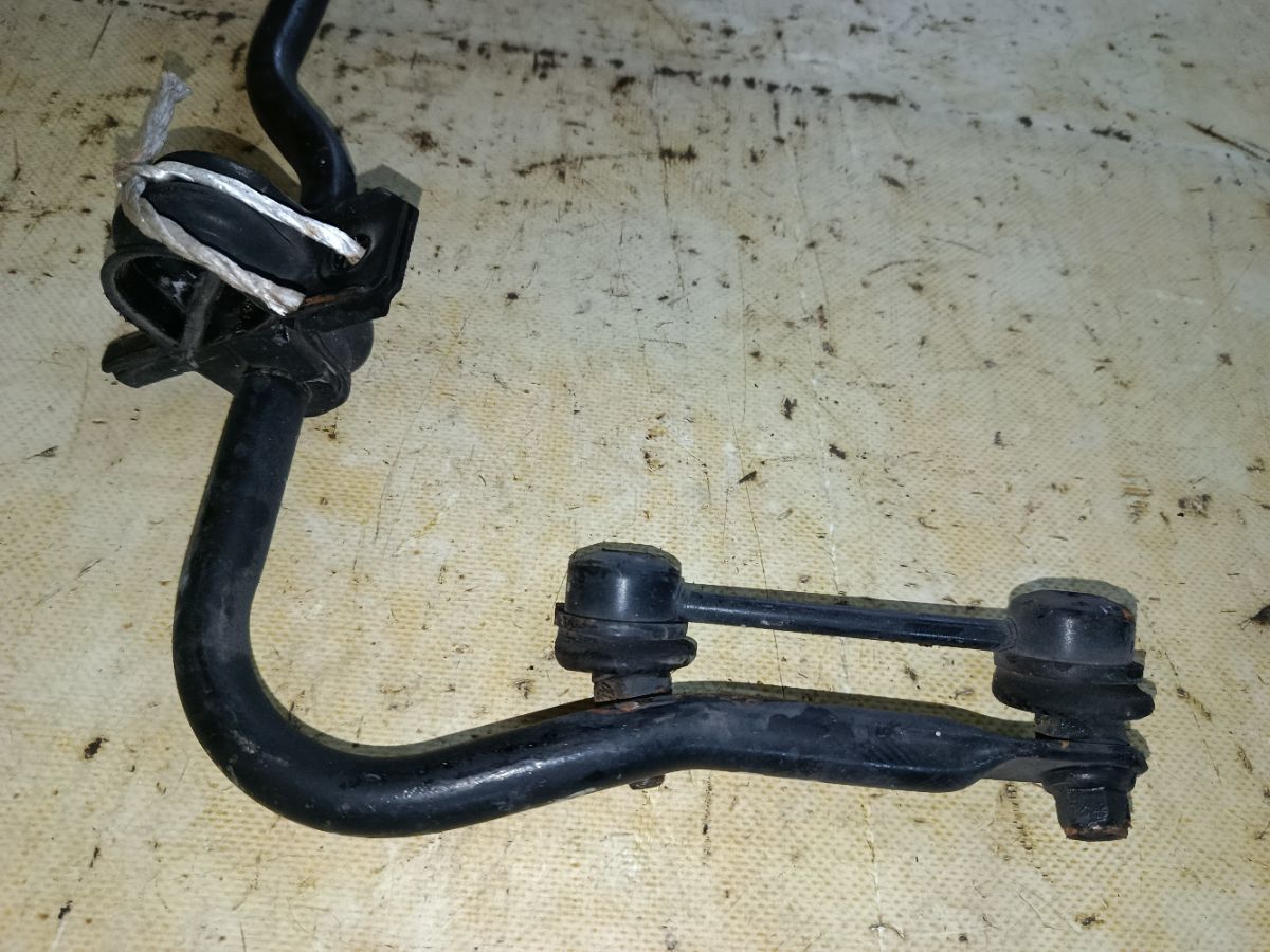 Стабилизатор на Nissan X-Trail NT30 QR20DE Фото 2