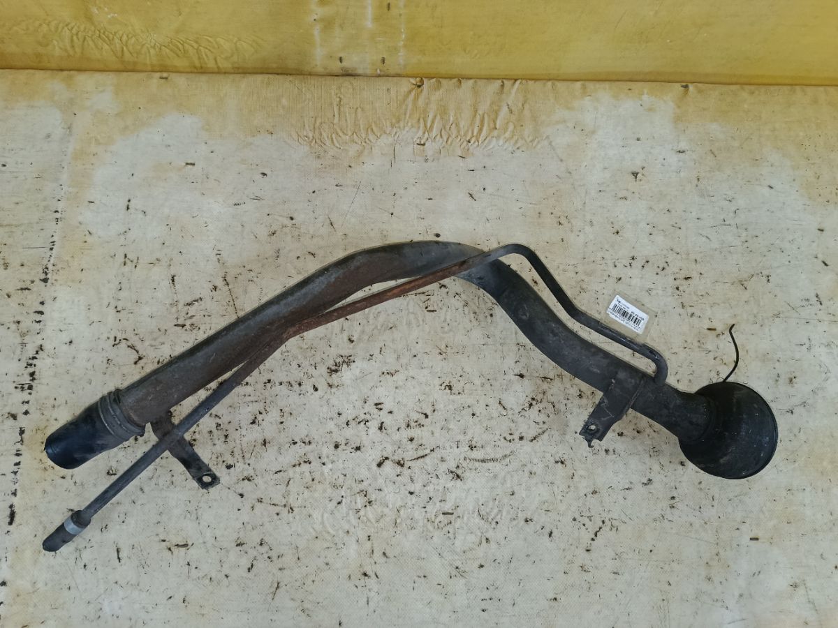 Заливная горловина топливного бака на Nissan Wingroad WFY11 QG15DE Фото 2